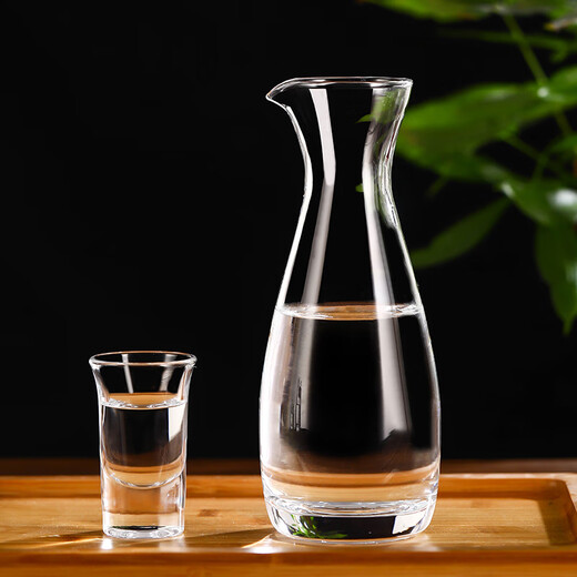 Bone Language Glass Liquor Dispenser for Household Foreign Wine and Red Wine Male Cup Hotel Fruit Juice Small Pot for Bars 100ml Penguin Pot-550ml