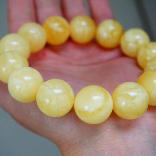 Collectible high-quality amber beeswax, white flower wax, hand-strung Buddhist beads, natural Russian material, chicken fat, yellow demon flower, honey pattern, beautiful, luxurious and high-end. Directly supplied from the manufacturer. Bead diameter 16+mm. Weight about 37 grams.