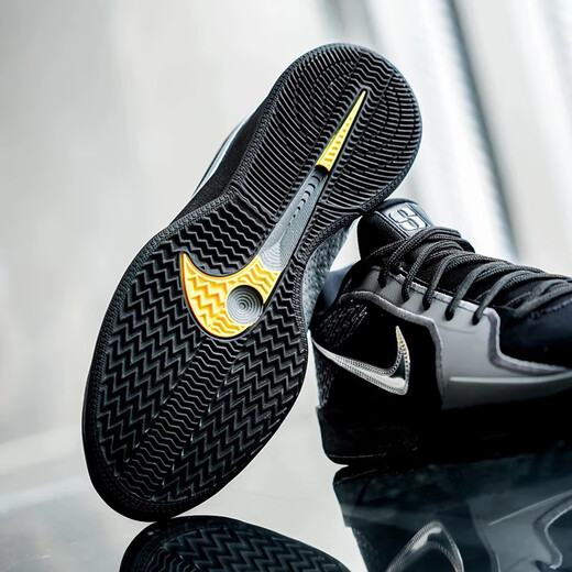 耐克（NIKE）耐克 Sabrina 2萨布丽娜男女实战篮球鞋秋季抗扭缓震 FQ7376 黑银FZ1517-001 现货 38.5