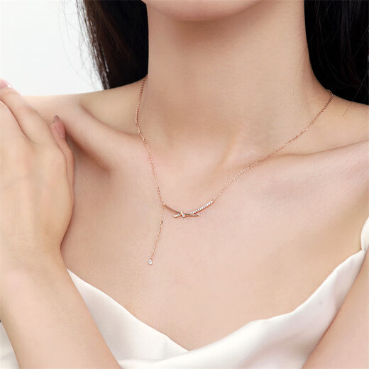 Zhou Taisheng's smiling starlight knot silver necklace is exquisite and versatile for commuting, simple and white, a birthday gift for his girlfriend