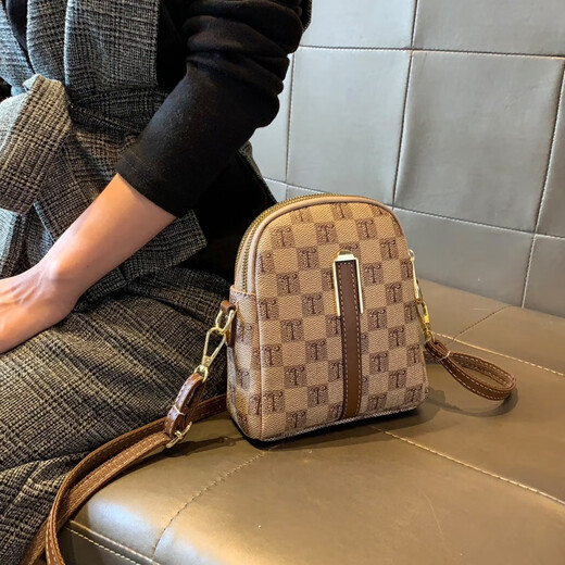 酷奇袋鼠手机包女斜挎2025新款百搭零钱包女士贝壳包中年妈妈单肩小包包潮 N小字母款
