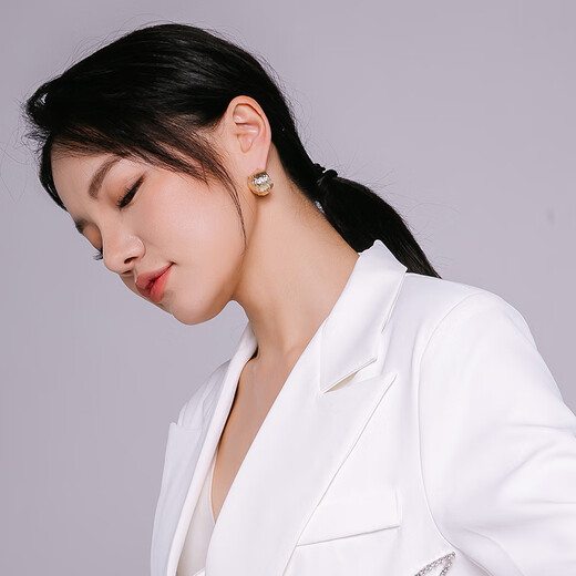 Qlady French metal earrings, feminine, high-end, silver needle earrings, female gold light luxury earrings, birthday gift for girlfriend