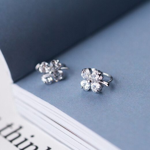 
Crystal Tremella Clip for women without ear piercing ear bone clip without holes and ear studs versatile ear jewelry for Chinese Valentine's Day gift to girlfriend and wife E1478 Four-leaf clover ear clip - no need to punch ear piercing