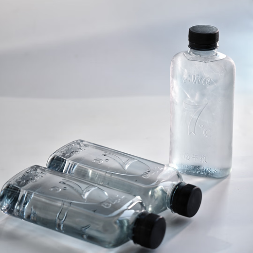 
Zhenwuquan Changbai Mountain natural 7-degree cold spring rock 983 meters low deuterium weak alkali high-end business drinking water 310mL 14 bottles 8 boxes
