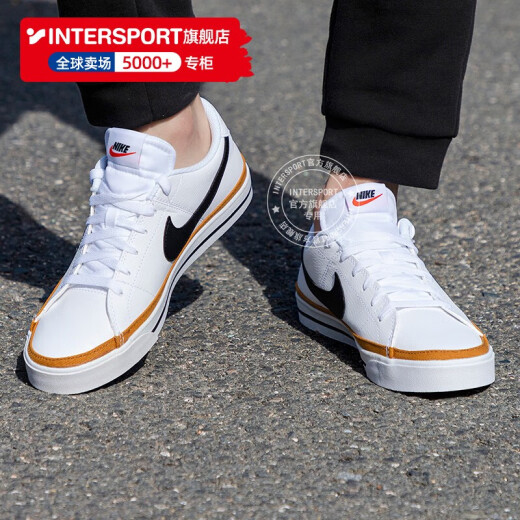 Nike (Nike) Chaussures masculines 2025 Nouvelles baskets de mode d'été Sports basses à l'usure Sports et chaussures décontractés Chaussures Skateboard Court hérité / marron blanc / demi-taille 43