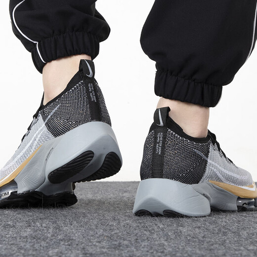 Nike (Nike) 2025 Autumn Running Shoes Zapatos para hombres Nuevas zapatillas de deporte de zoom de zapatillas transpirables zapatillas de deporte livianas CI9923-008 40