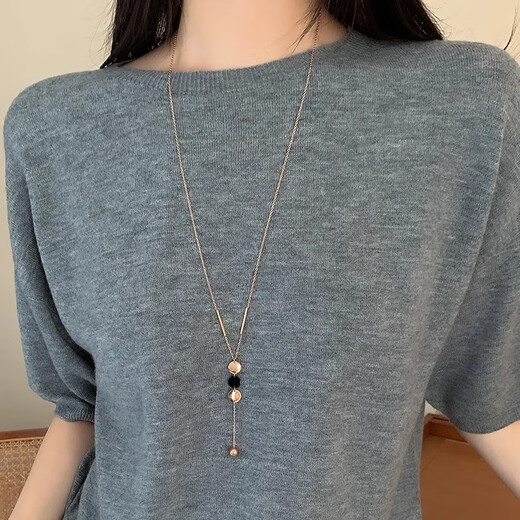 Yichan long temperament rose gold sweater chain women's niche light luxury design high-end necklace 2025 new hot style choker rose gold sweater chain