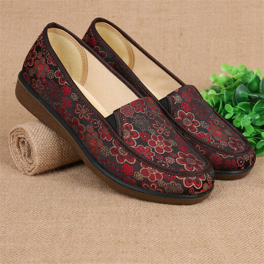 WVNE老北京布鞋女单鞋中老年平跟妈妈鞋软底老人鞋防滑舒适透气奶奶鞋 831红色 39