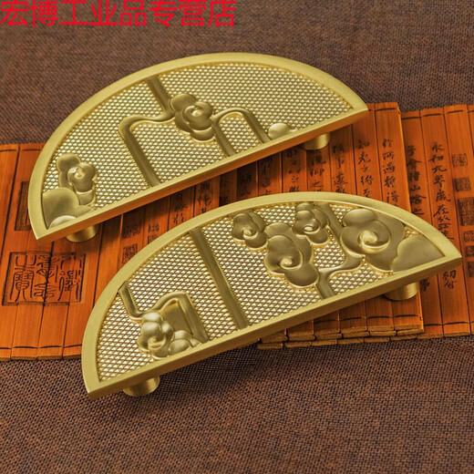 Le village de Shantoulin convient aux poignées de cuivre. Les nouvelles portes d'armoires de style chinois sont des poignées rondes à double ouverture. Les poignées de porte de la garde-robe de l'armoire sont modernes. GBT12176 Paire de diamètres Xiangyun 180 trous.