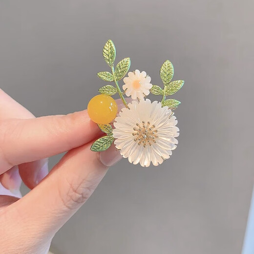 Duti's 2023 new daisy flower brooch feels light luxury cardigan coat corsage coat suit pin accessories flower brooch