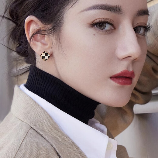 Yican light luxury love earrings for women niche design high-end versatile earrings 2025 new hot style trendy earrings square earrings