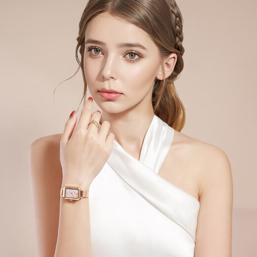 Burberry birthday gift for girlfriend and wife, watch and necklace, Valentine's Day gift for girl and girlfriend, niche and high-end, champagne gold mesh belt, watch + bracelet + necklace + gift box