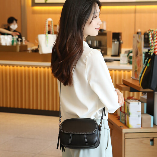 Gehen Sie nach Osten nach leichter Luxus-Lehrer-Tag Geschenk kleiner Tasche Frauenbeutel Neue Kapazität Single-Shoulder-Crossbody-Tasche lässig vielseitige kleine runde Tasche Schwarz verbessertes Model (zwei Schultergurte) klein und exquisit