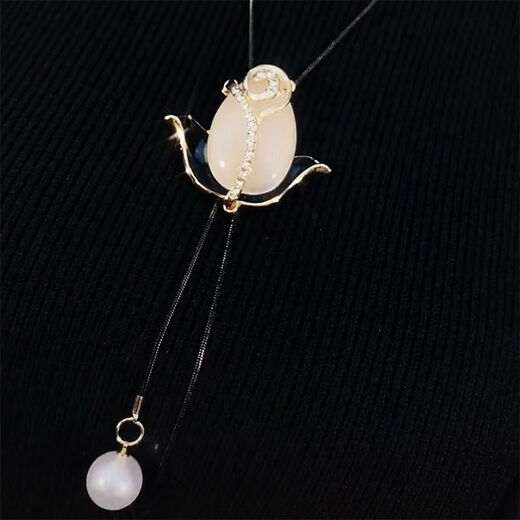 Leaf-cutting ant tulip sweater chain, high-end and versatile long necklace, women's autumn and winter fashion accessory, coffee golden tulip sweater chain