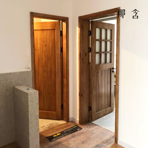 Chuangjing Yi Mining B&B small courtyard wooden door, retro solid wood door, original wooden door, distressed door, B&B antique door, toilet door, box door, style/color/size, all can be customized.