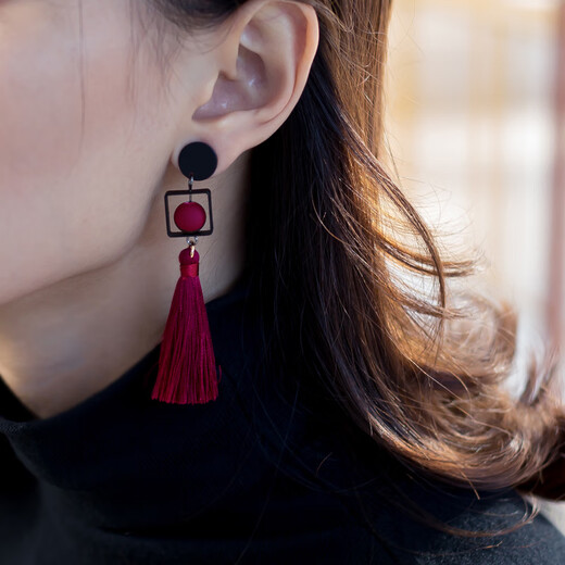 Qlady new Chinese style red tassel earrings for women, retro temperament, ethnic style silver needle earrings, earrings, New Year's gift for girlfriend