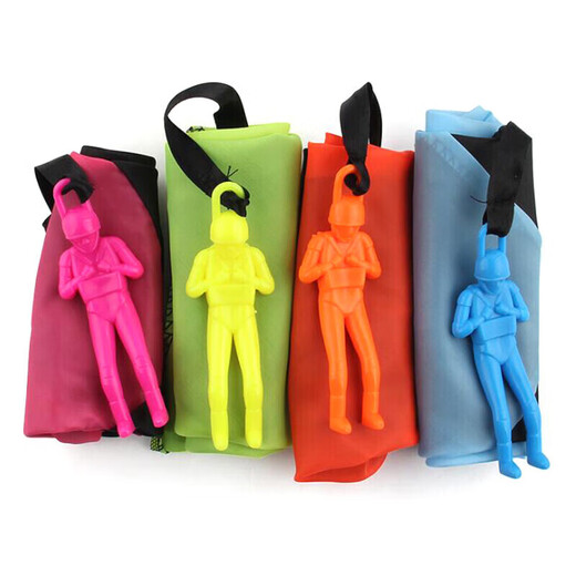 Mom and Dad throw parachute toys children's toys aerial parachute outdoor toys children's parent-child interactive toys