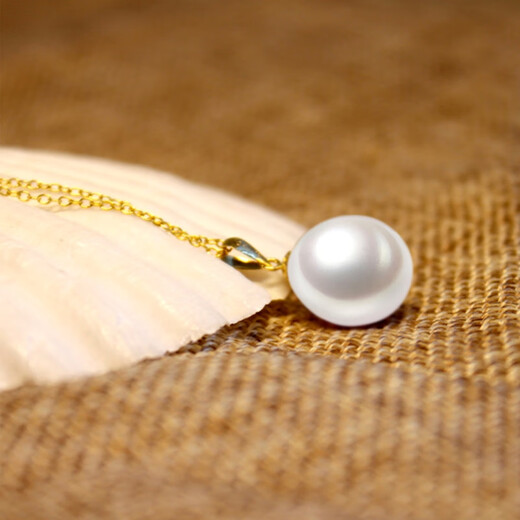 Pearl-shaped freshwater pearl pendant, drop-shaped freshwater pearl pendant, selected 925 silver gold plated base, exquisite and elegant style, gift to girlfriend or sister, 8.3-9.3mm white pearl