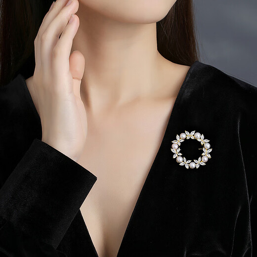 Violet (violet) butterfly full bead brooch, high-end women's exquisite round pearl butterfly corsage brooch, niche trend, champagne gold 1