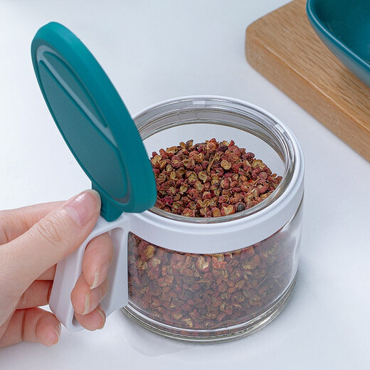 Camellia seasoning box round glass seasoning bottle household kitchen seasoning jar salt shaker seasoning jar seasoning box seasoning with spoon 1 blue + 1 green