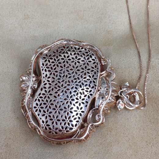 Zhaohao coral pendant, oxblood coral peony flower, 18k gold set with diamonds and colored gemstones