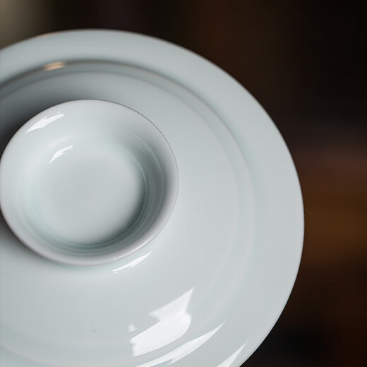 Gold inlaid jade teacher Huang Shouliang handmade Jingdezhen ceramic tea cup shadow green carved office tea cup Penglai Wonderland