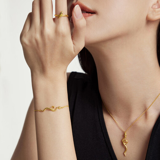 
Chow Tai Fook, the Year of the Snake, the gold bracelet for women (working fee of 480) 15cm, about 3.8g EOF1291