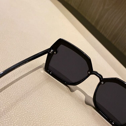 Mijilin 2022 New Large Frame Black Super Women's Glasses Fashion Sunglasses Men's Korean Polygon Sunglasses Women's Driving Shade Polarized Mirrors Women's Bright Black Mirror Box + Cloth