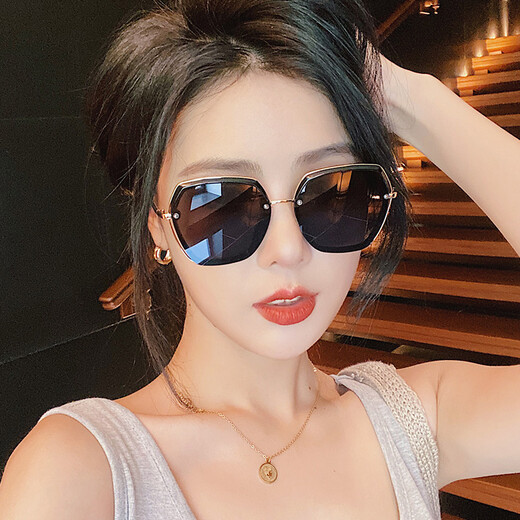 Omusqin G-Version M-Sonnenbrille für Damen mit runden Gesichtern, Retro-Fahren, trendige Anti-UV-Sonnenbrille im koreanischen Stil für große Gesichter, schlankmachende polarisierte Sonnenbrille, schwarzgoldener Rahmen, schwarze und graue Folien