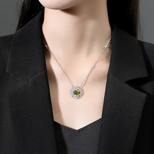 Muye Natural Colored Peridot Necklace Green Leaf Wizard Necklace Sterling Silver Light Luxurious and High-end Temperament Green Leaf Wizard Necklace
