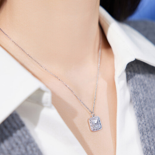 Lukfook Jewelry Broken Ice Platinum Necklace Platinum 950 Fish Scale Small Square Necklace Single Piece Price Approximately 5.97g