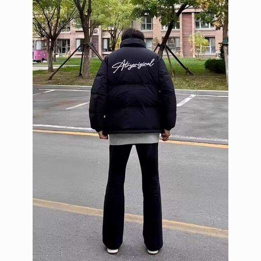 Un début d'été américain épaissis de plumes courtes vers le bas de la veste hivernale 2025 Nouvelle manteau de coton veste épaisse colle de support noir pain pain veste chameau couleur l