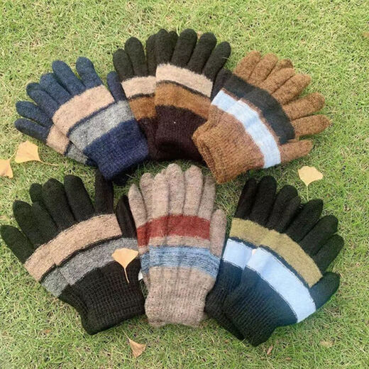 Warm gloves, a pair of random gloves, woolen knitted gloves, a pair of random gloves