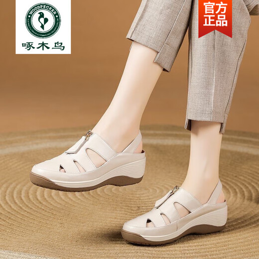 啄木鸟2025夏季新款包头凉鞋女不累脚软底妈妈皮鞋真皮坡跟女鞋透气鞋子 688丨米拼杏色 38