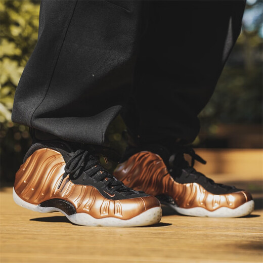 Nike (Nike) Foamposite One Copper Spray Spray Copper Color Low Top Retro Sports Practical Ant-Slip износостойкий, устойчивый к амортизационному баскетболу, FZ9902-001 Copper Color 40,5 (255 мм)