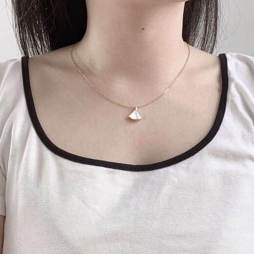 Juke 18K gold mini skirt rose gold pendant au750 color gold gold clavicle chain chain female birthday gift 18k gold rose gold (pendant + 18K gold necklace) mini skirt (red agate)