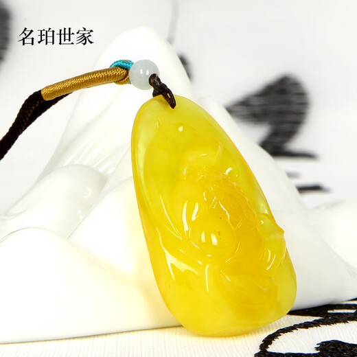 Famous family beeswax pendant natural amber carved lotus, rich and auspicious pendant without optimization beeswax pendant gift