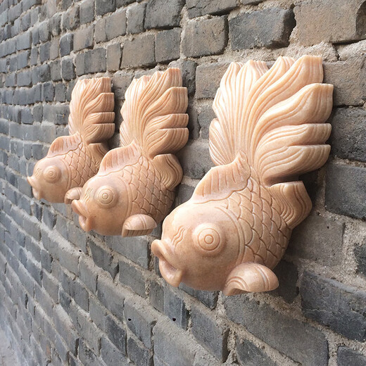 Stone carving water spray fish wall drainage outlet fish pond background wall outlet stone carp fountain courtyard wall hanging decoration bluestone original color ordinary workmanship 26 cm high-definition jin