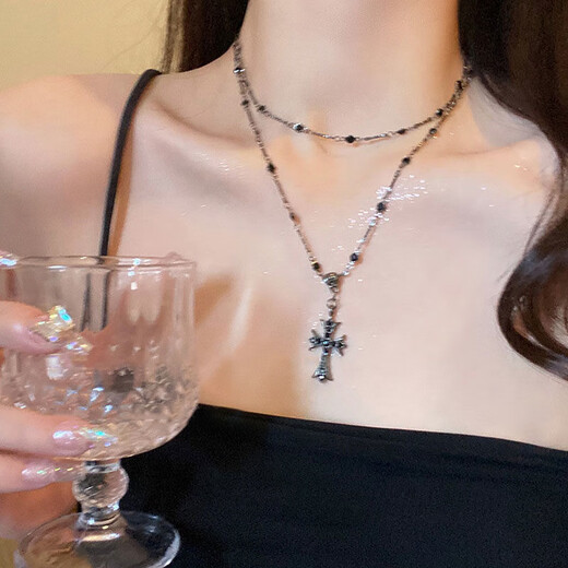 Bo Naling dark cross necklace clavicle chain women's long double-layer stacked accessories sweater chain high-end light luxury hot girl style dark cross necklace