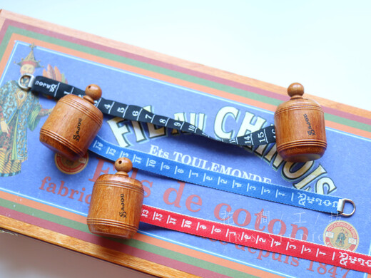 Ji Litian customized wooden sewing tape measure in red, blue and black colors. Single reservation (private message to the owner to confirm)