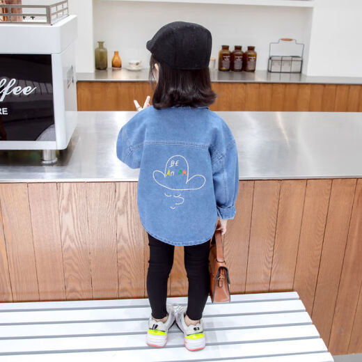 Snoopy [1283 rachat] Girls Denim 2025 Vêtements de printemps Nouveaux chemises pour enfants décontractés et à la mode