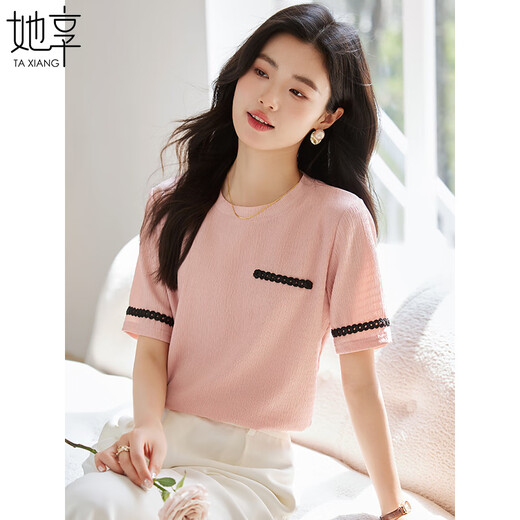 She enjoys a short-sleeved T-shirt for women's round neck and small fragrance style top fashionable simple short-sleeved base shirt T143T1428