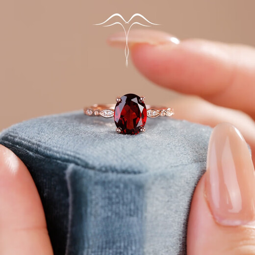 Fat Donglai's same pigeon blood ruby ​​ring 18k gold 2.5 carat natural pigeon blood red aluminum garnet gemstone 7X9 natural garnet ring live