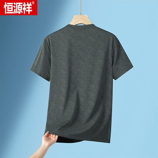 Hengyuanxiang (Hyx) kurzärmeliges T-Shirt für Männer 2025 Sommerrundhals Eis Seide Neue Stil mittleren und älteren Männer loser Top-Taschen-Freizeitkleidung S686 Military Green M 80-110jin [Jin gleich 0,5 kg]
