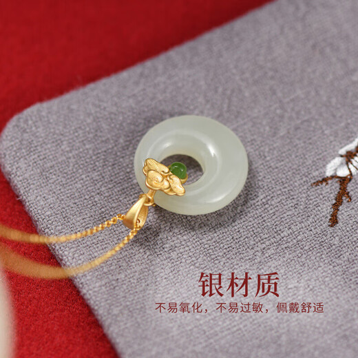 Zhou Dajin CHOW TAI KING Xiangyun Ping An Buckle Silver Necklace for Girls 2025 New Hetian Jade Pendant Birthday Gift for Girlfriend and Wife