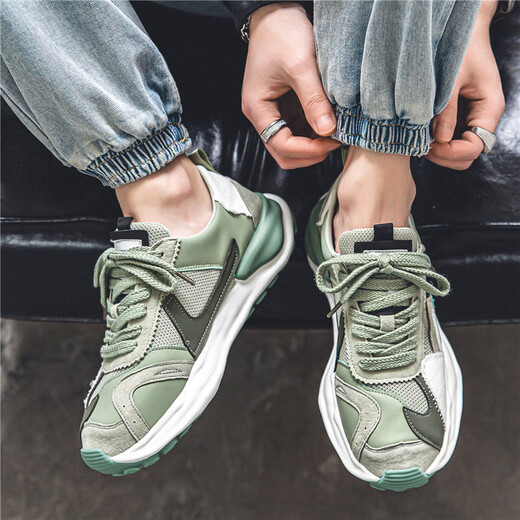 Zapatos para hombres Langyanxuan 2024 zapatos nuevos para los zapatos de papá de la running de otoño y el invierno de los hombres para los zapatos de papá resistentes a la ropa para hombres sin deslizamiento.