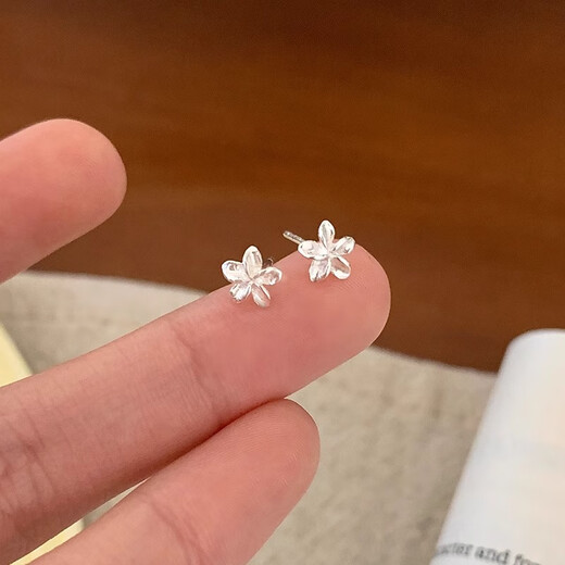 Love for Two Worlds S999 Pure Silver Flower Earrings for Girls Exquisite, Small and Sweet Daily Commuting Ears Versatile Bestie Earrings and Earrings S999 Pure Silver-A Pair of Small Flower Earrings