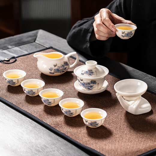 Porcelain brand tea set mutton fat jade Kung Fu tea set for home living room new Chinese style high-end guest tea set gift box gift <Blue color peony> mutton fat jade covered bowl 12-piece set