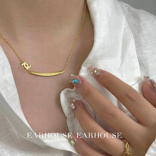 Muqian black love peach heart necklace women's titanium steel non-fading niche advanced clavicle chain autumn and winter sweater chain short new style black peach heart