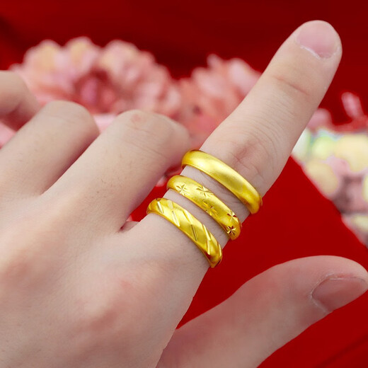Vietnam alluvial gold ancient method plain ring frosted smooth ring for men and women couples with a bright surface that will not fade for a long time and can be adjusted. An ancient method frosted live ring can be adjusted.